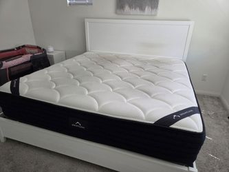 KING BEDROOM SET WITH MATTRESS