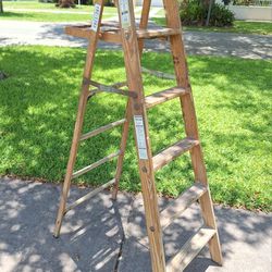 Werner 6ft Wooden Ladder, in good working condition. 225 lbs capacity