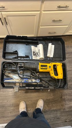 Dewalt reciprocating saw DW304 With Case And Blades