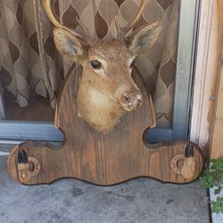 Deer head rifle mount