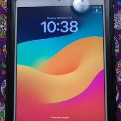 Black Friday Deals! Apple iPad 6th Generation 32GB Unlocked Like New!