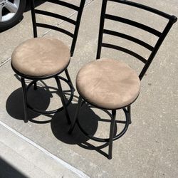 Swivel Cushioned High Chairs