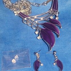 New Never Worn Necklaces And Earrings 