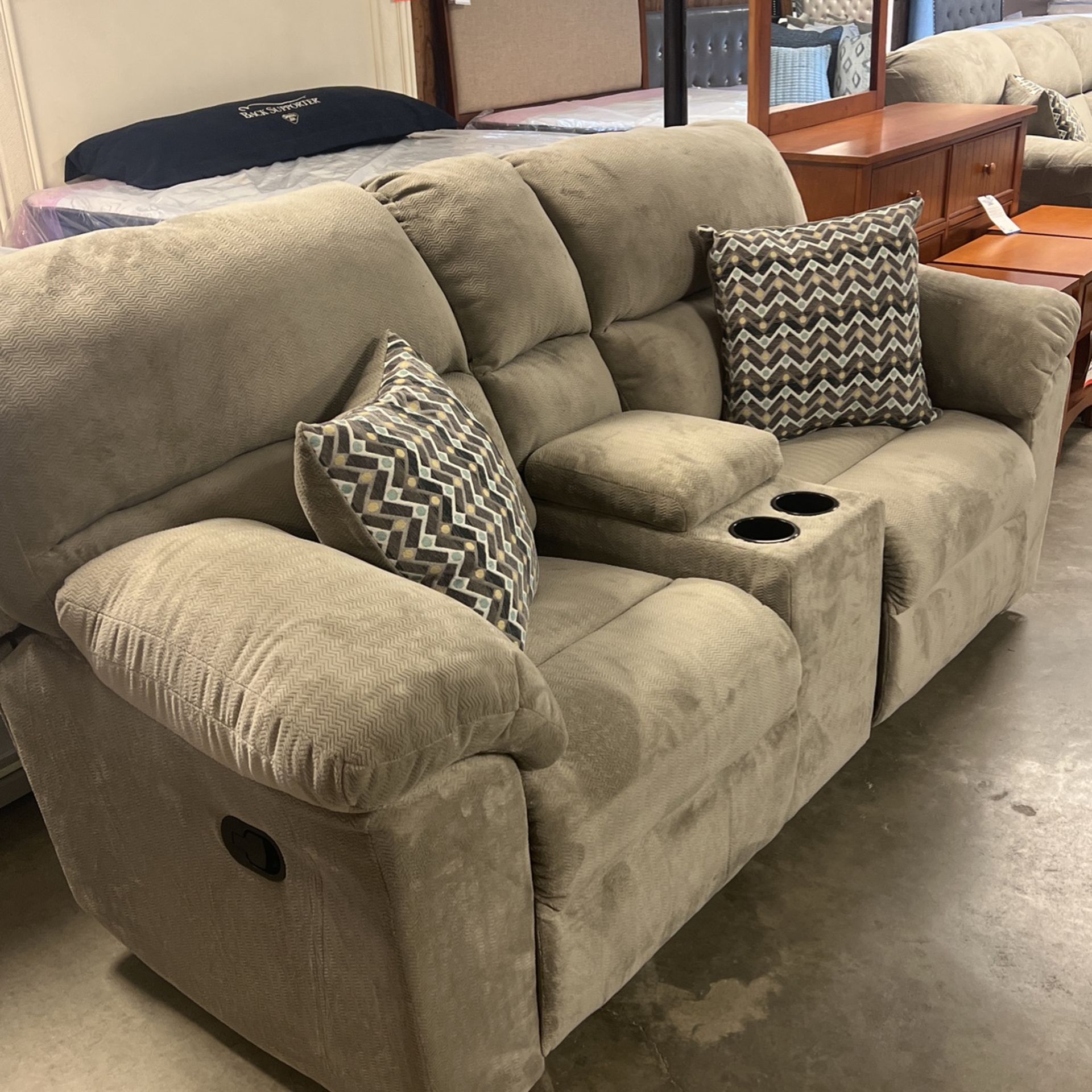 Recliner loveseat 699
