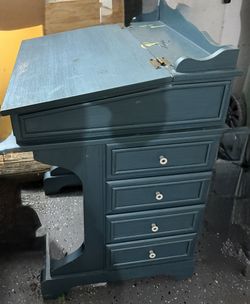 Kids Desk With Chair