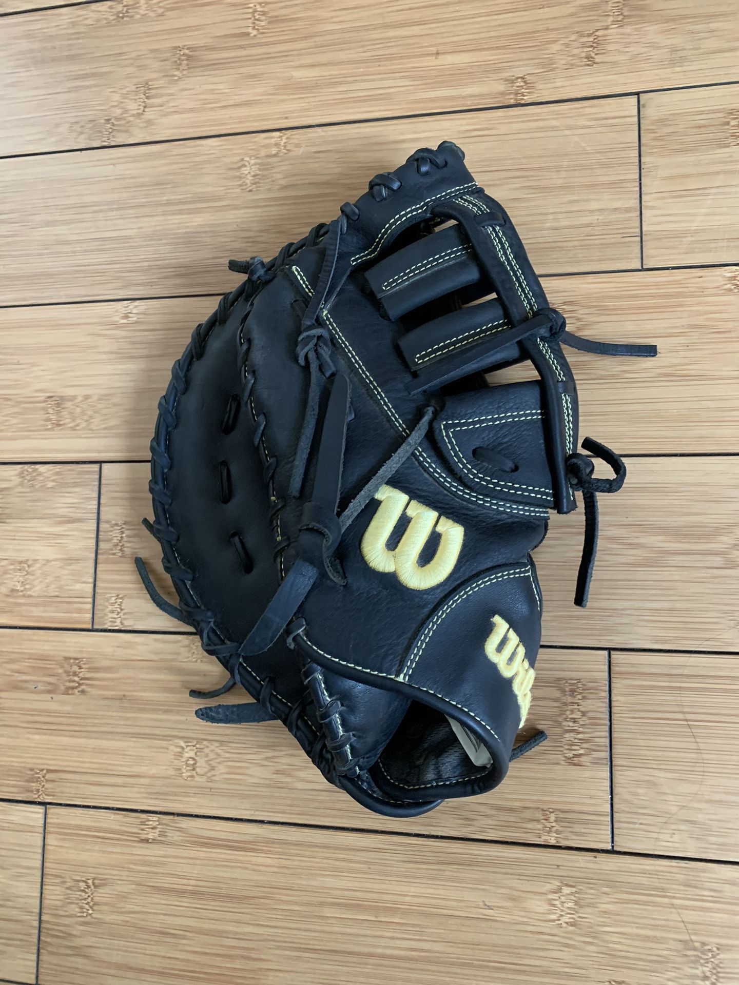 Wilson a950 cheap first base