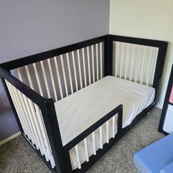 Beautiful Crib/ Toddler Bed
