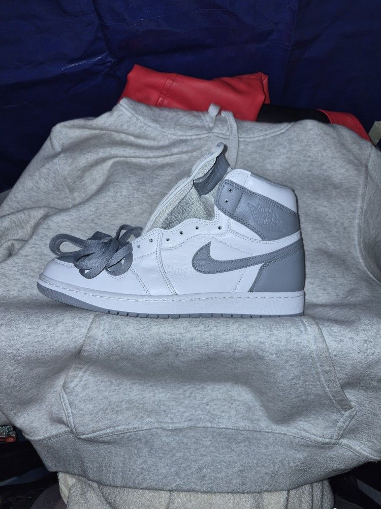 JORDAN 1 GREY AND WHITE SZ 13