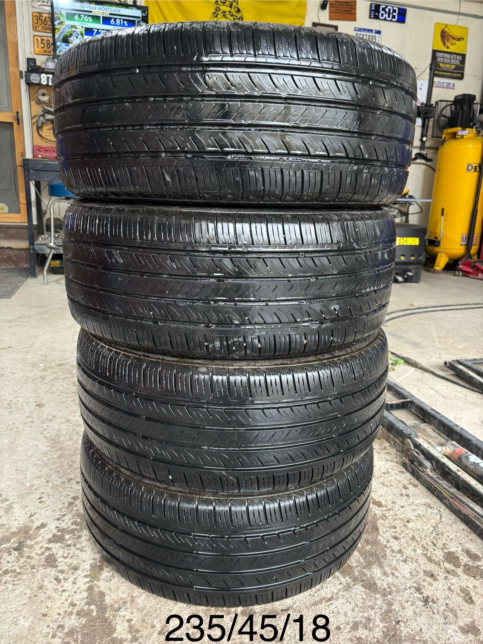 (4) - 235/45/18 Advanta ER-800 Tires