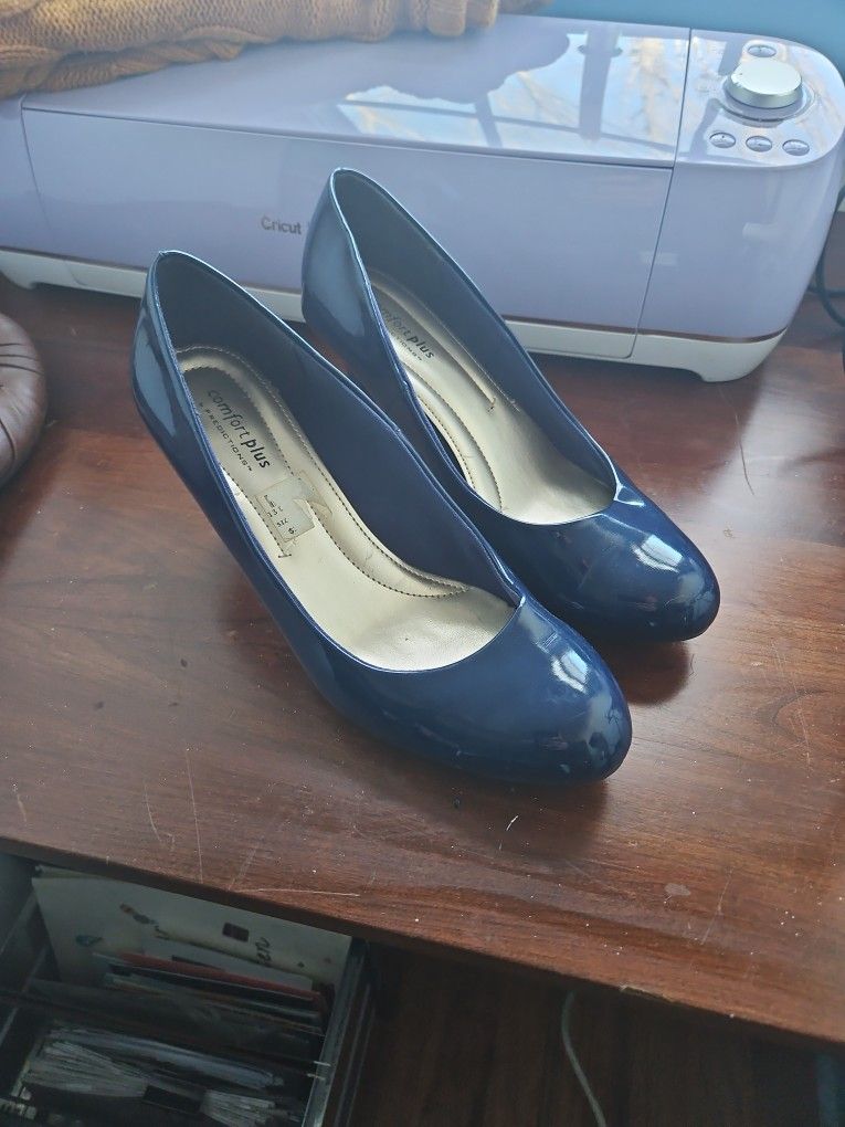 Wide Width Blue Heels Size 9 1/2