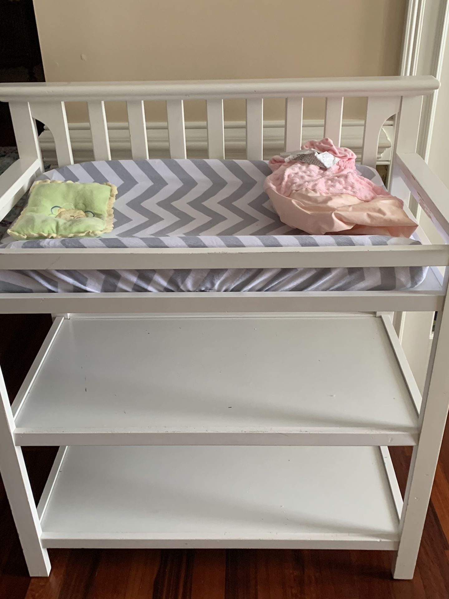 Changing Table/ Free