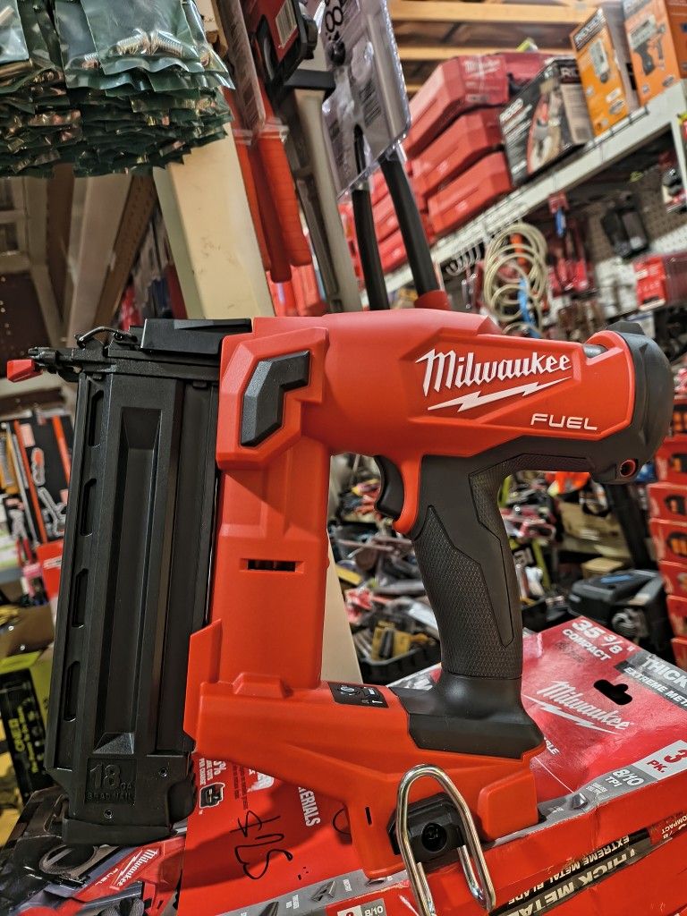 MILWAUKEE M18 CORDLESS FINISH NAILER 18 GA FUEL BRUSHLESS $259