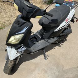 Tao Tao 50cc Scooter(Does Not Run)