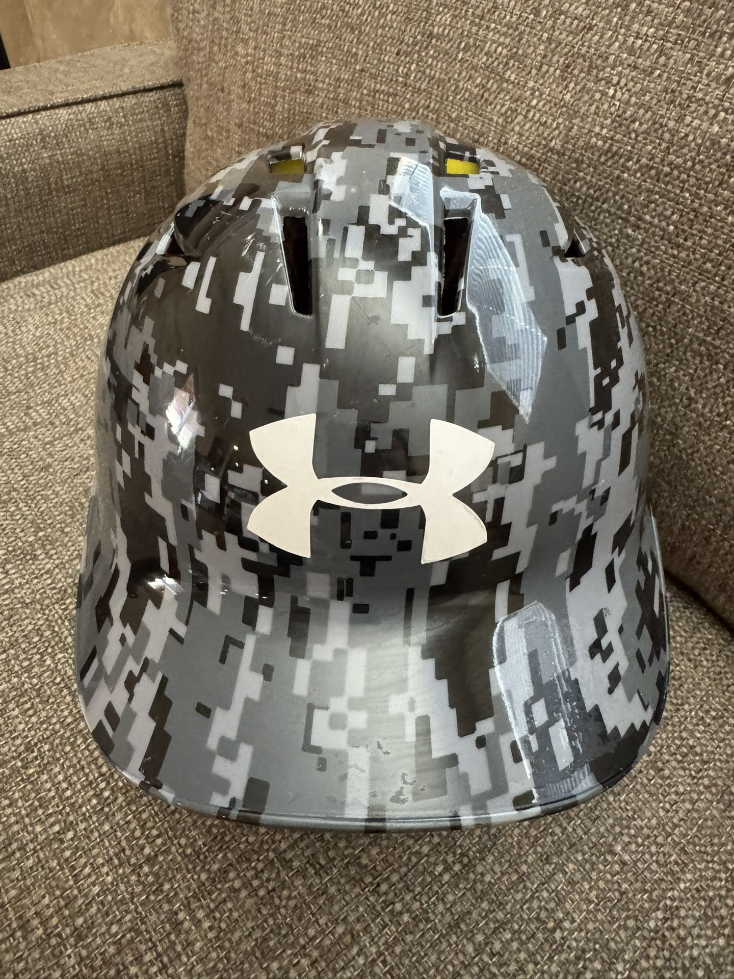 Under Armour Charged Baseball Batting Helmet Size 5 7/8-6 3/4 UABH2-110