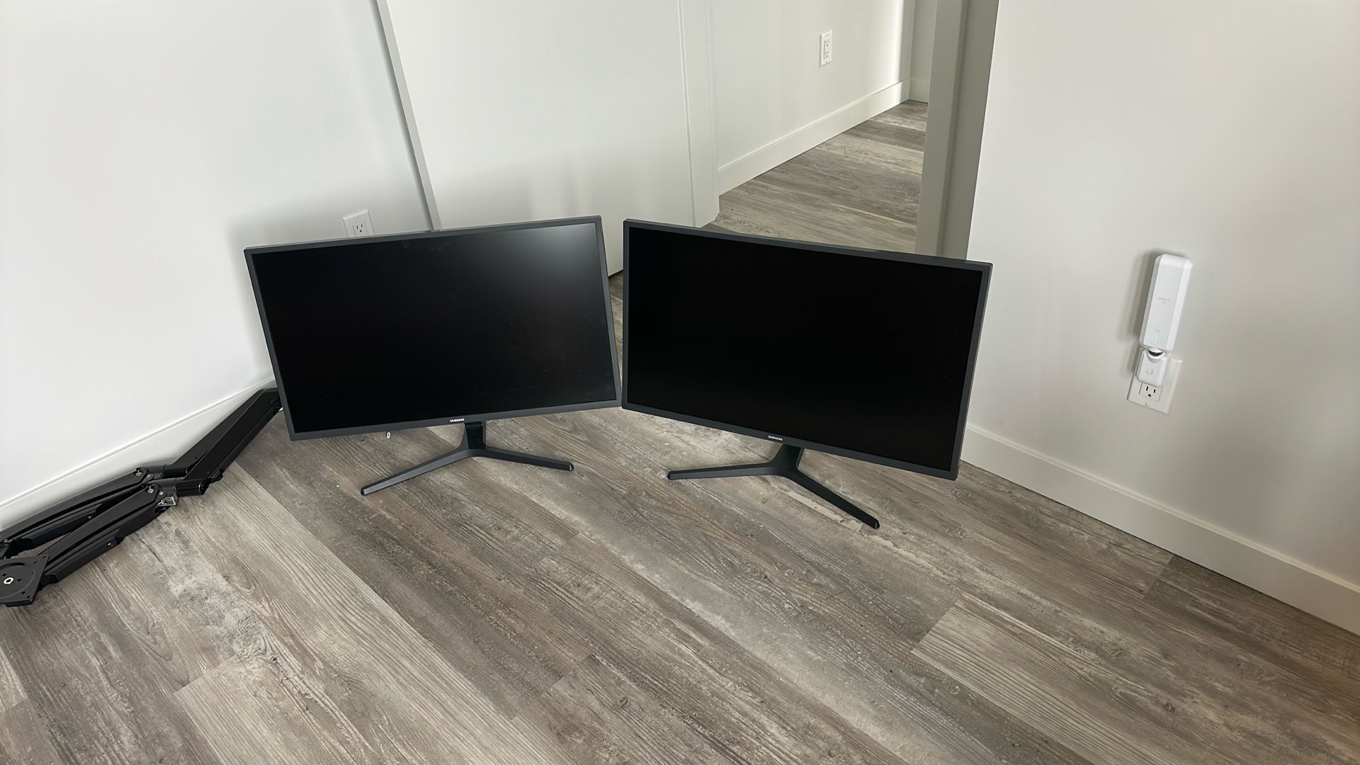Dual Monitors - Samsung