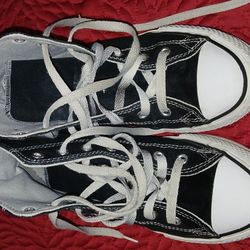 Shoes Converse  Size 4 For  Boy Or Girls 