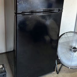 Heir Small Refrigerator 