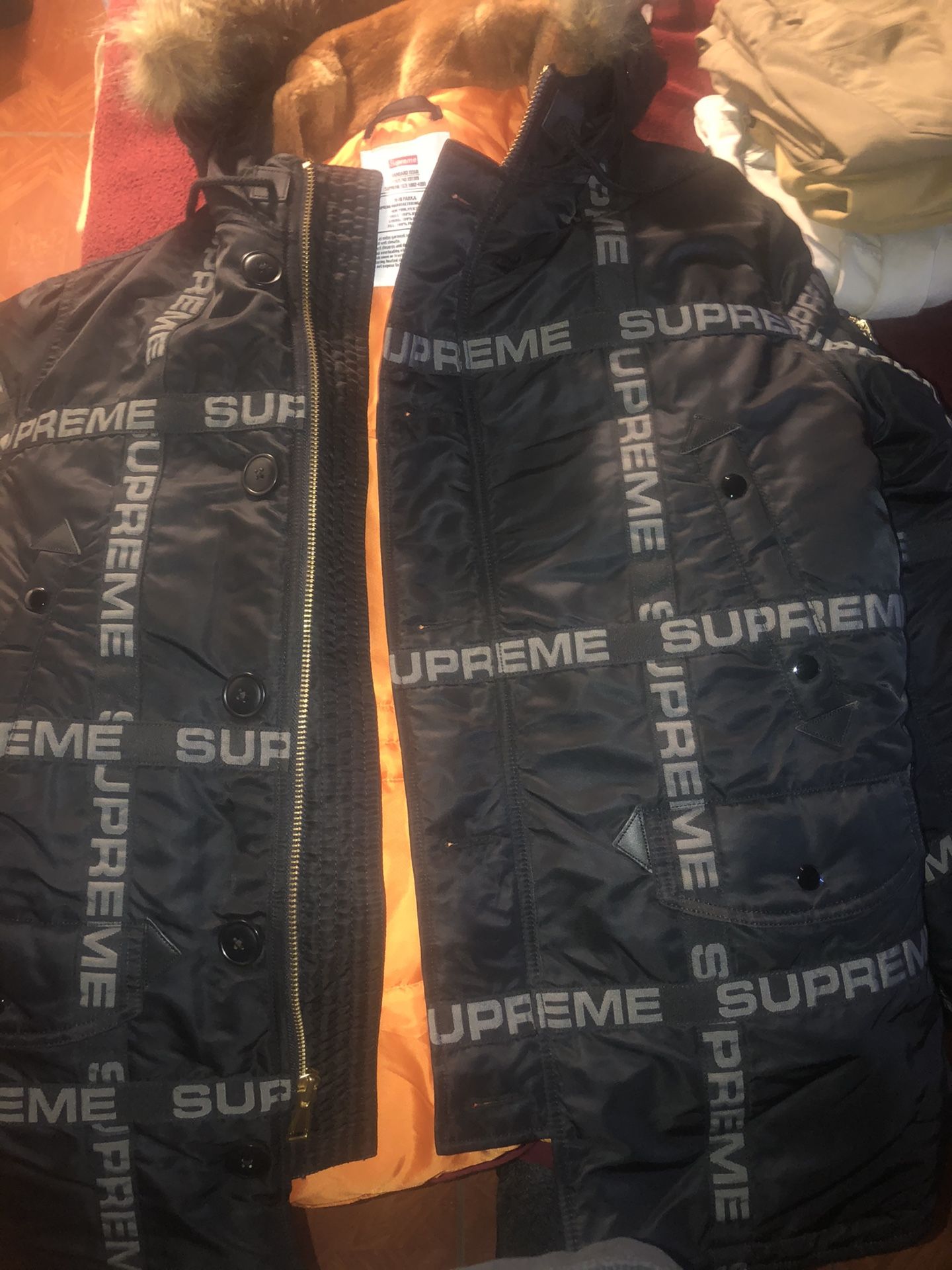 Supreme parka medium