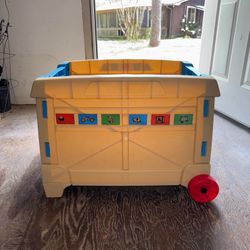 Step2 Lift and Roll Toy Box