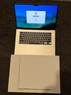 Apple MacBook Air 15” M3 in Starlight