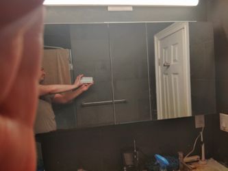 Modern Sleek Large Wide MEDICINE CABINET(HAVE THE SAME  NEW ONE IN BOX, NOT THE ONE IN PHOTO BEST OFFER TAKES IT!!!!.