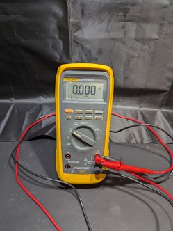 Fluke 27II multimeter