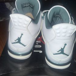 Jordan 4s