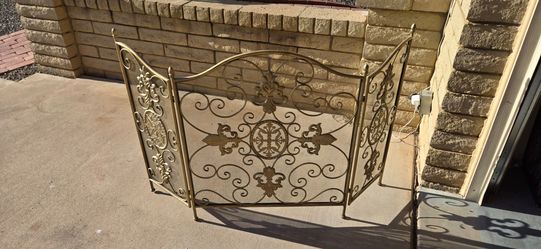 Fire place screen gold color