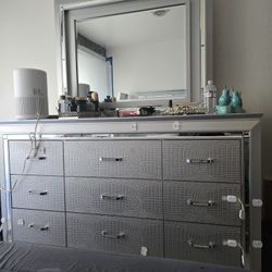 Great Condition Bedroom Set  $100 Today Deal