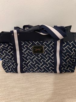 Cartera azul marino.