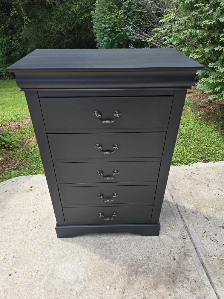 Single Black Chest