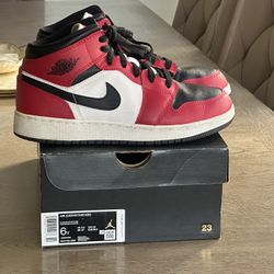 AIR JORDAN 1 MID (GS) - Sz 6