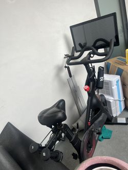 PELOTON + SHOES + 2 WATER BOTTLES
