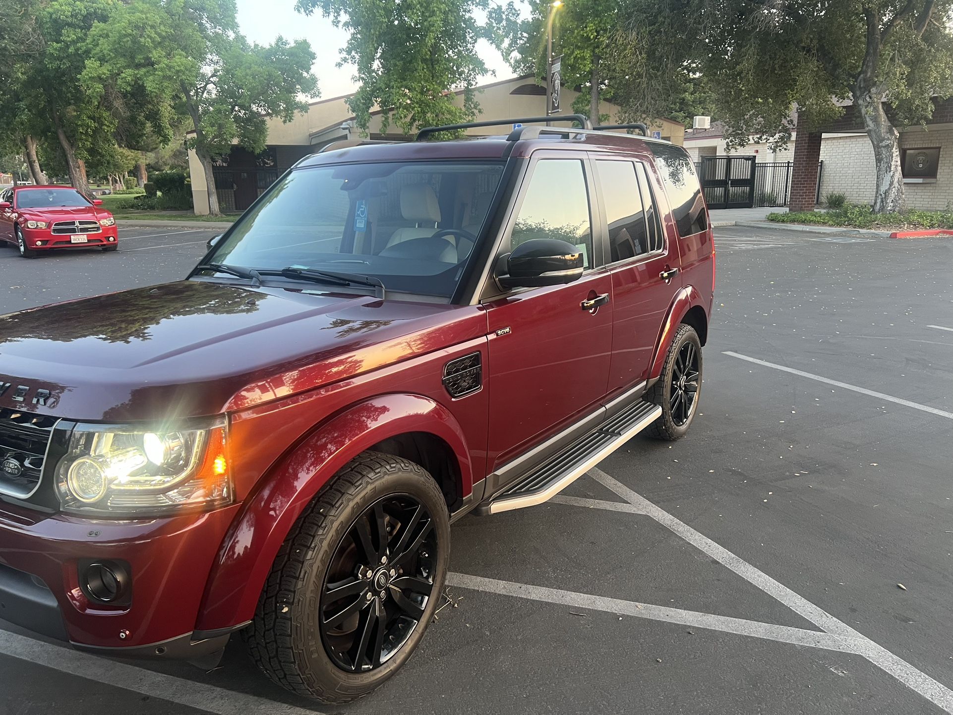 **LAND-ROVER LR 4***LOW MILES**LUXURY