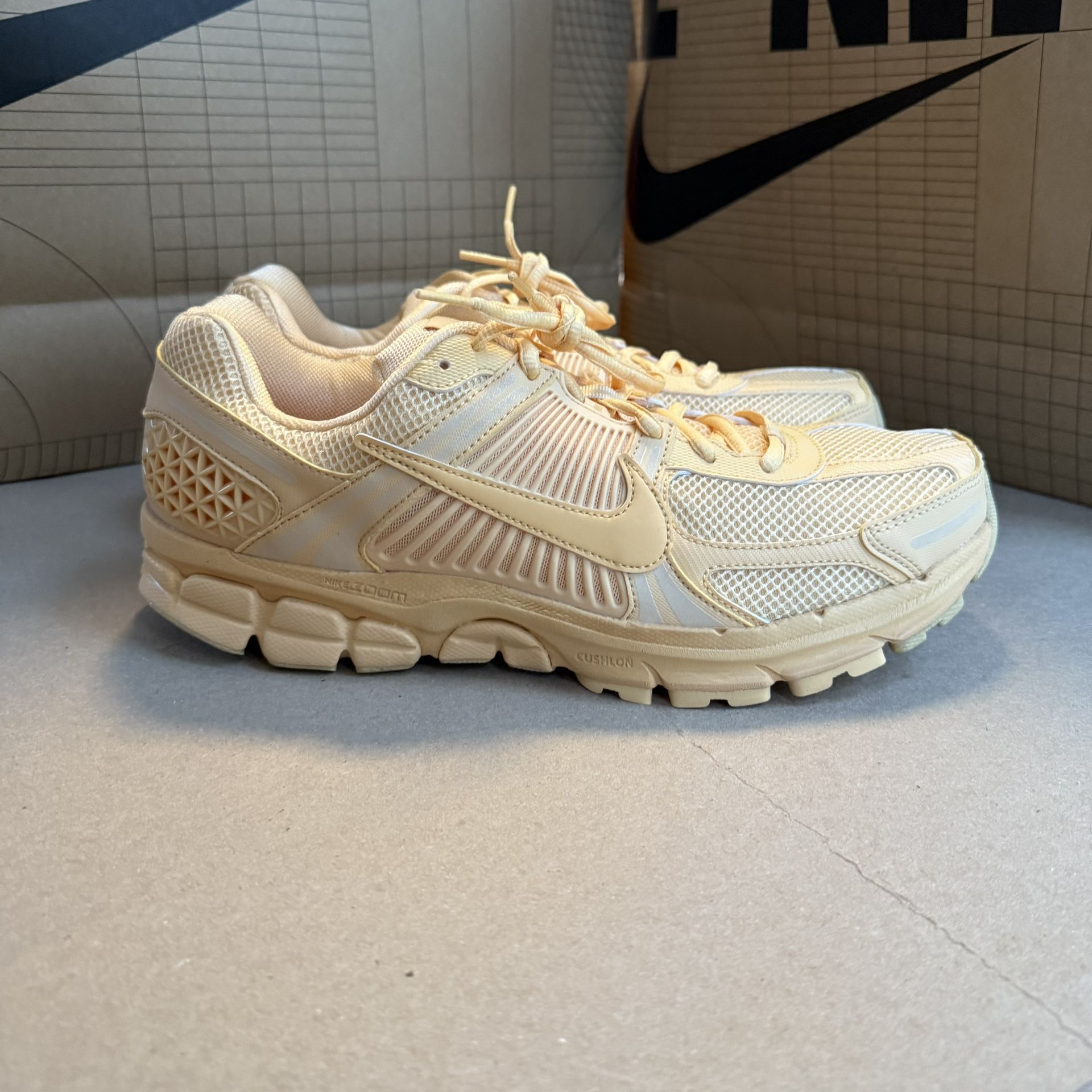 Nike Zoom Vomero 5 Y2K Runner Celestial Gold Limited Edition HF5493-200 Size 11