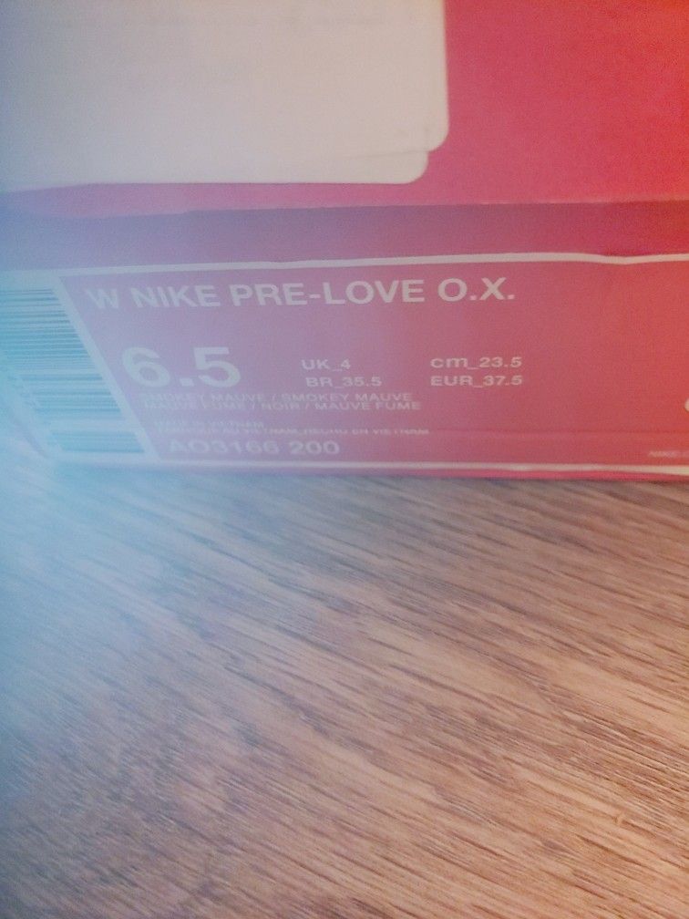 New Never Worn Women's Nike Pre Love O.x Shoes