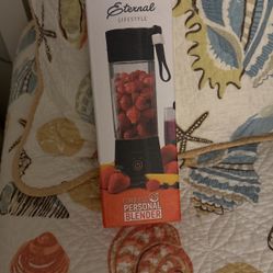 Personal cordless blender