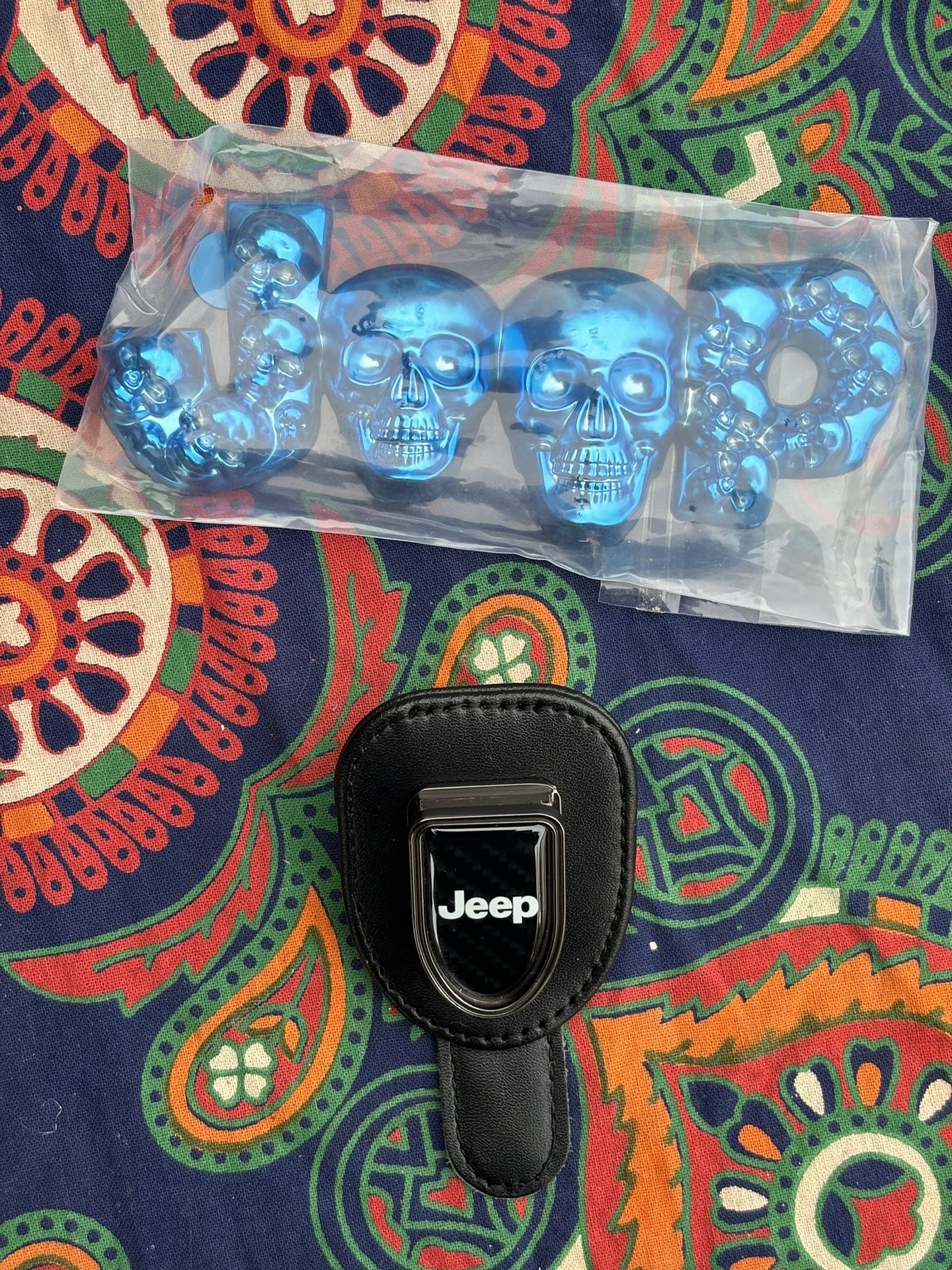 Jeep Emblem With Skull Chrome Blue + Sunglasses Clip