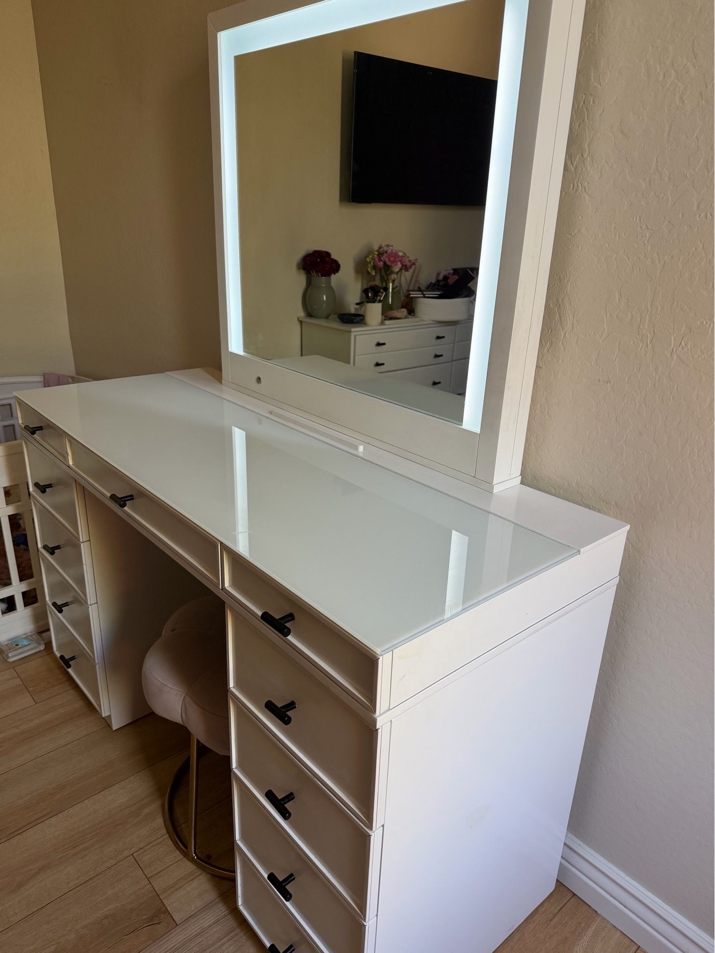 white makeup vanity