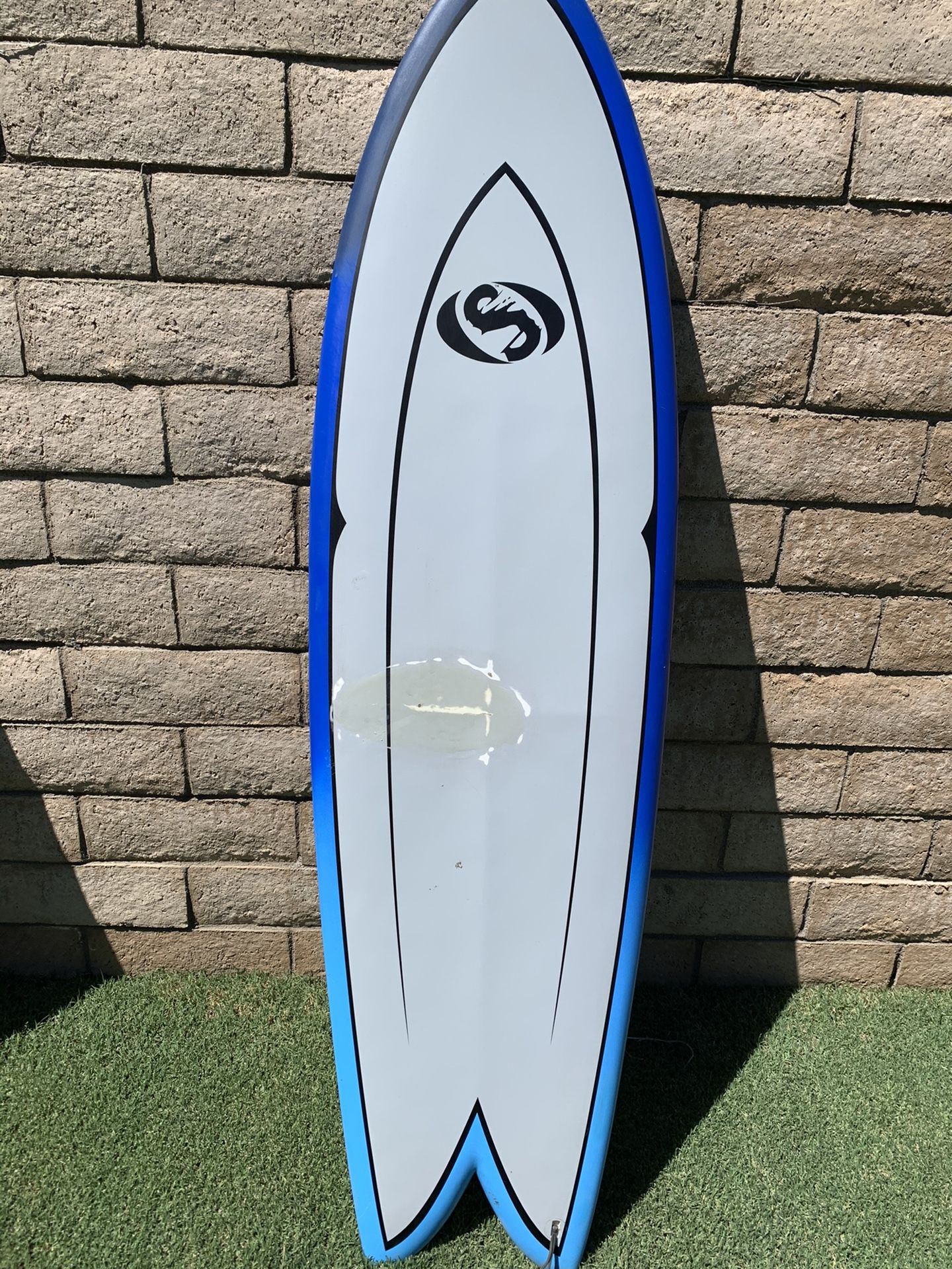 6’-2” x 21” x 2.25” bi-fin Fish surfboard