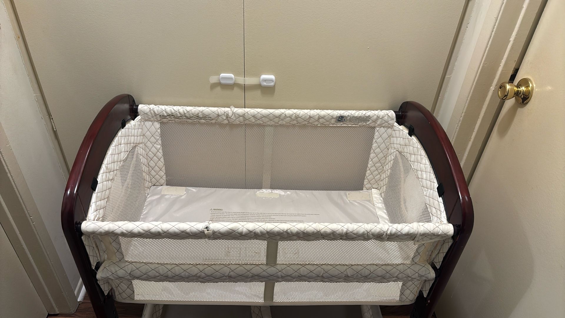 Arms reach bassinet