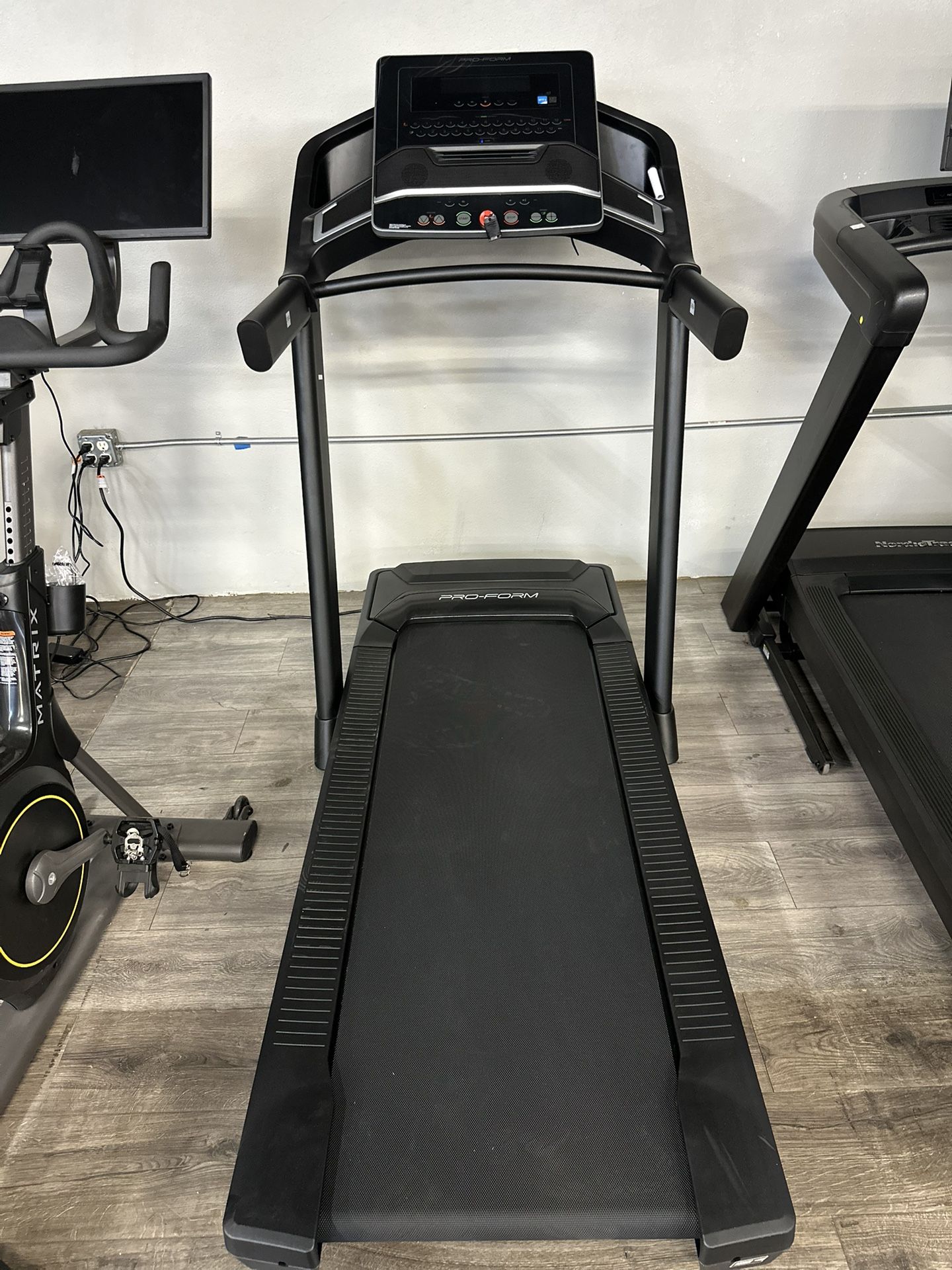 ProForm Carbon TLX Treadmill Read Description