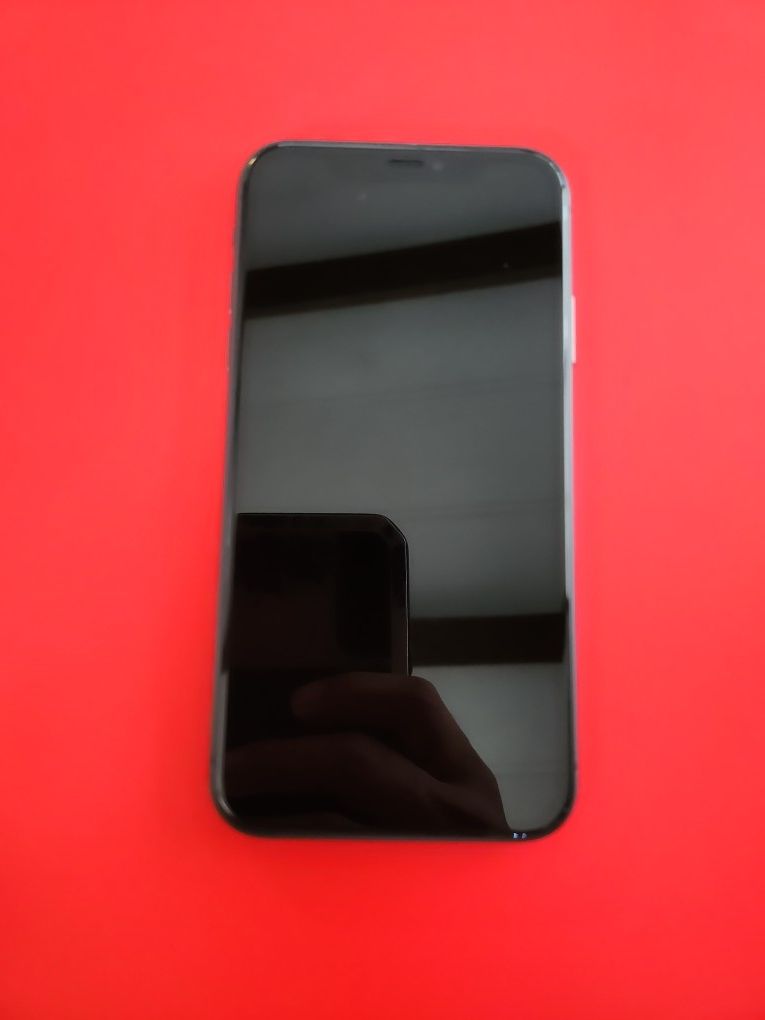 Iphone 11,Free 500$ Hotel Savings Card W/purchase,unlocked ,64gb ,black ,Good Condition.