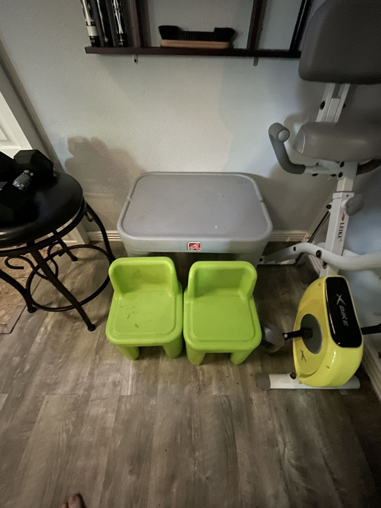 toddlers table with two chairs