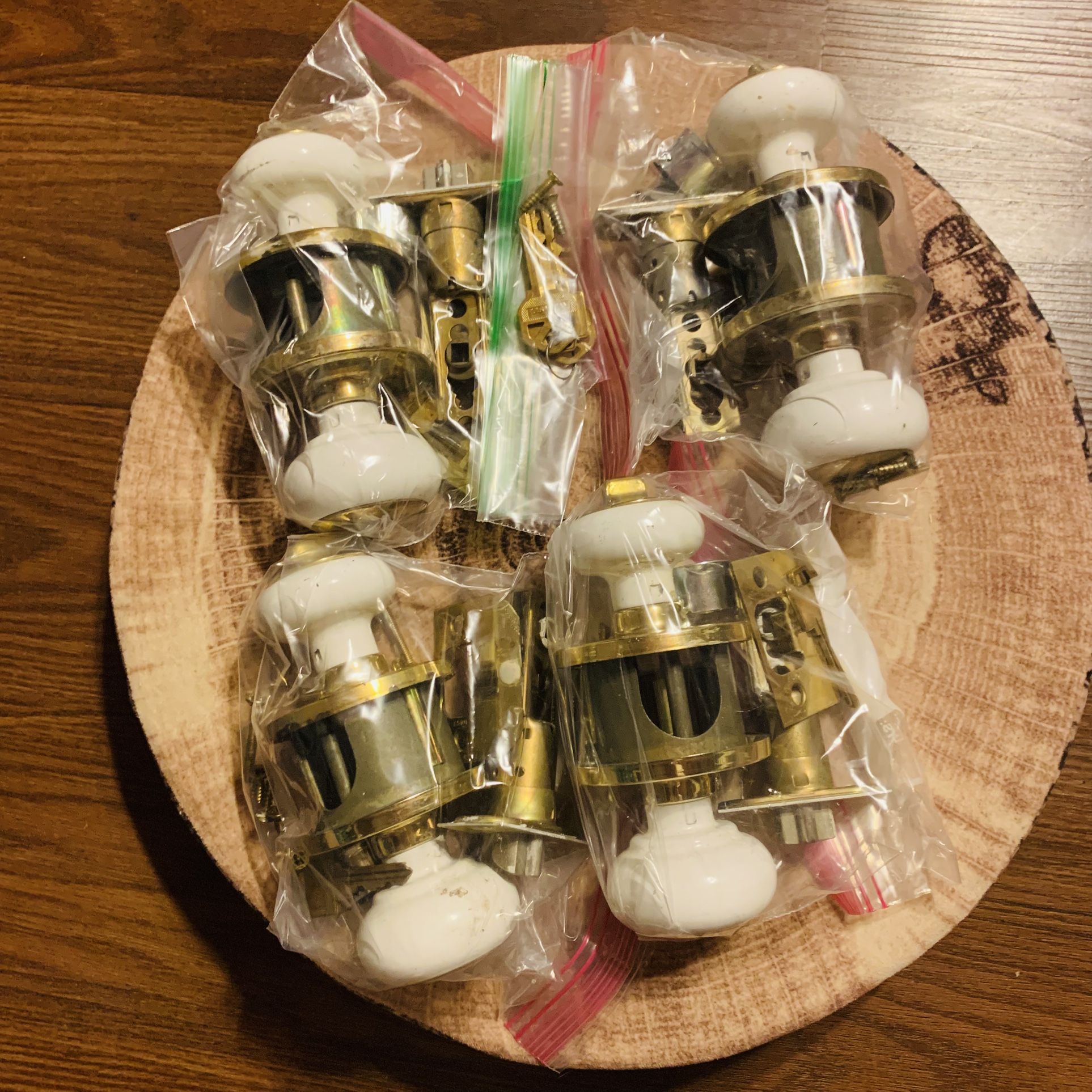 4 Complete Brass Painted Door Knobs With Locks And Keys !!