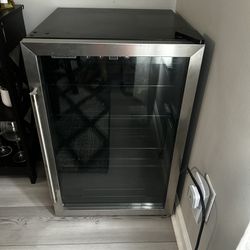 Small Mini College Dorm Fridge Refrigerator 