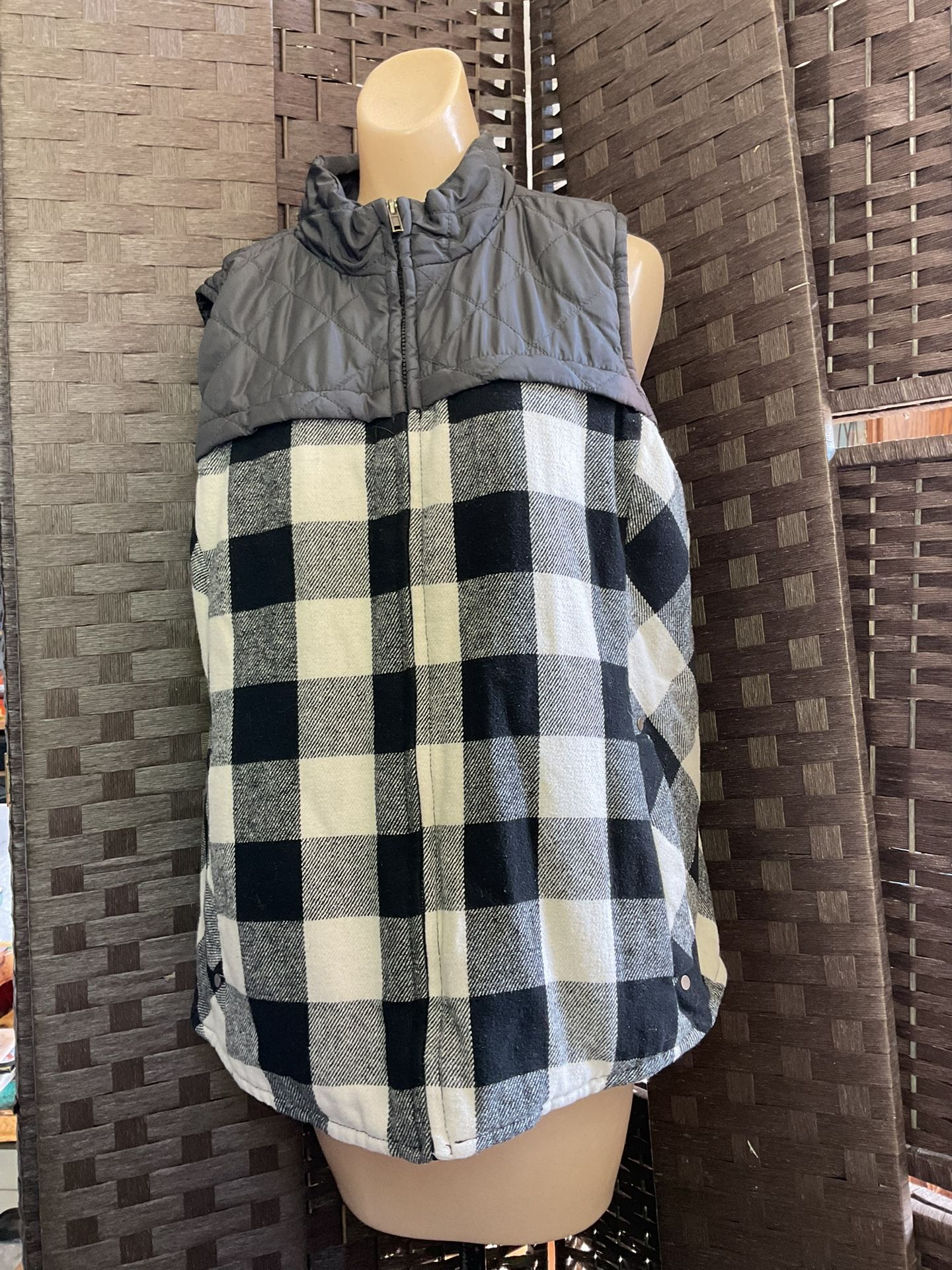 Maurices Black Buffalo Plaid Flannel Puffer Zip Up Vest Size: XL