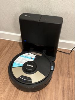 Shark Matrix Plus | 2-in-1 Robot Vacuum & Mop for Carpets & Hard Floors | Sonic Mopping & Powerful Suction for Pet Hair | Self-Empty Base | 60-Day Cap