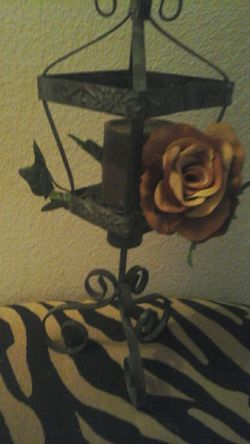 Metal candle holder