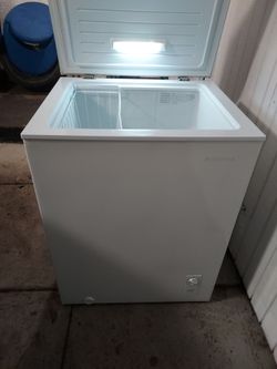 Chest Freezer 5.0  Cu Ft. Garage ready. (Almost New)